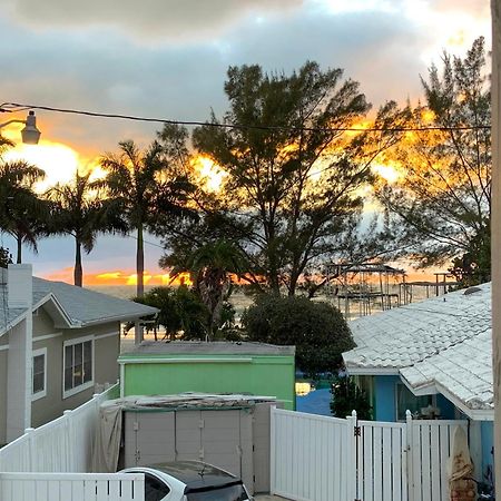 100 Steps To Beautiful Indian Rocks Beach, Oceanside, 2 Bedroom Updated Condo Clearwater Beach Extérieur photo